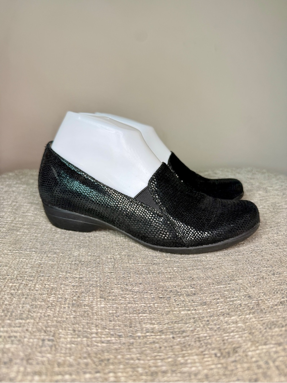 Dansko Women's Farah slip-on loafers black textured finish 37